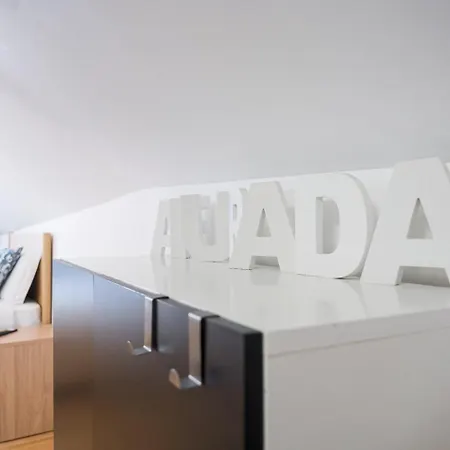 Guestready - Cathedral Design Apartamento Oporto